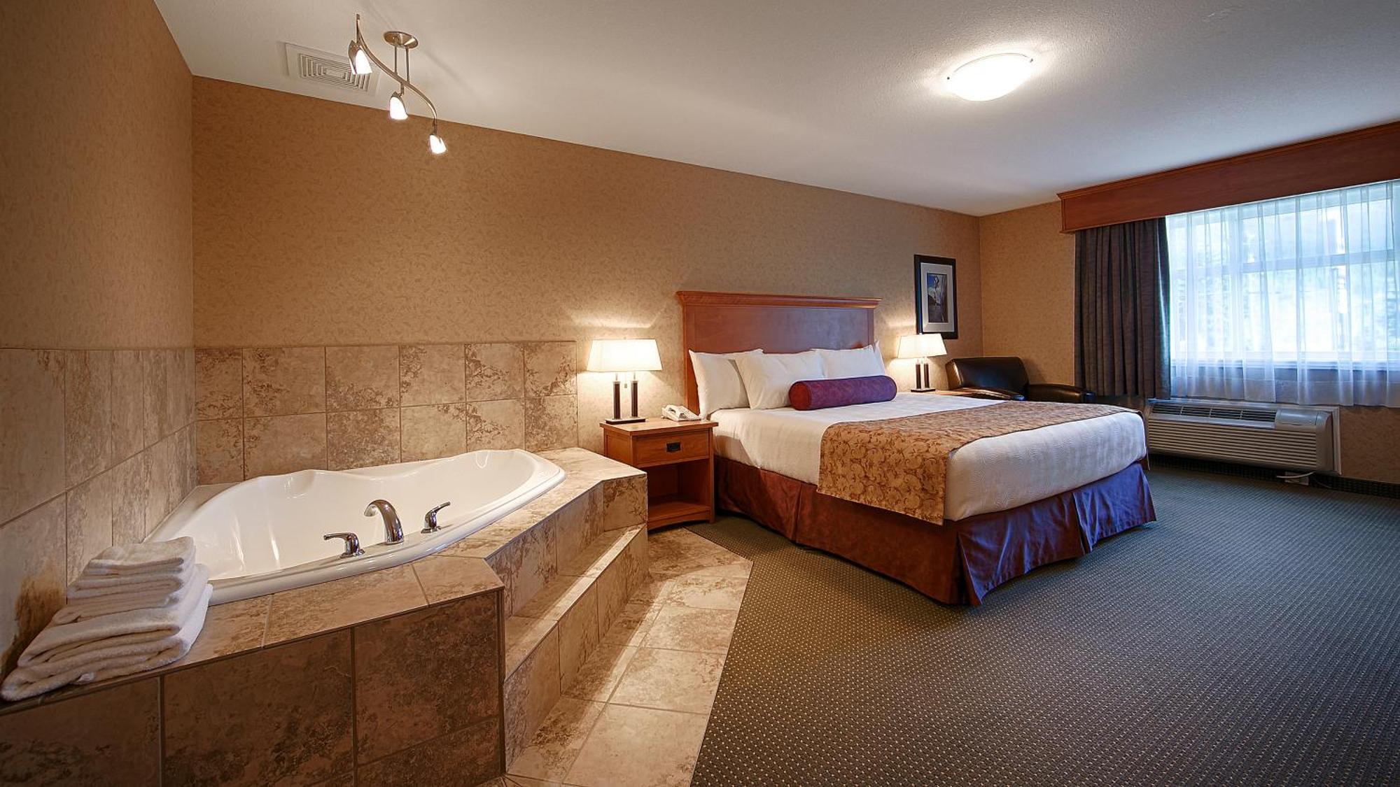 Best Western Sicamous Inn Экстерьер фото