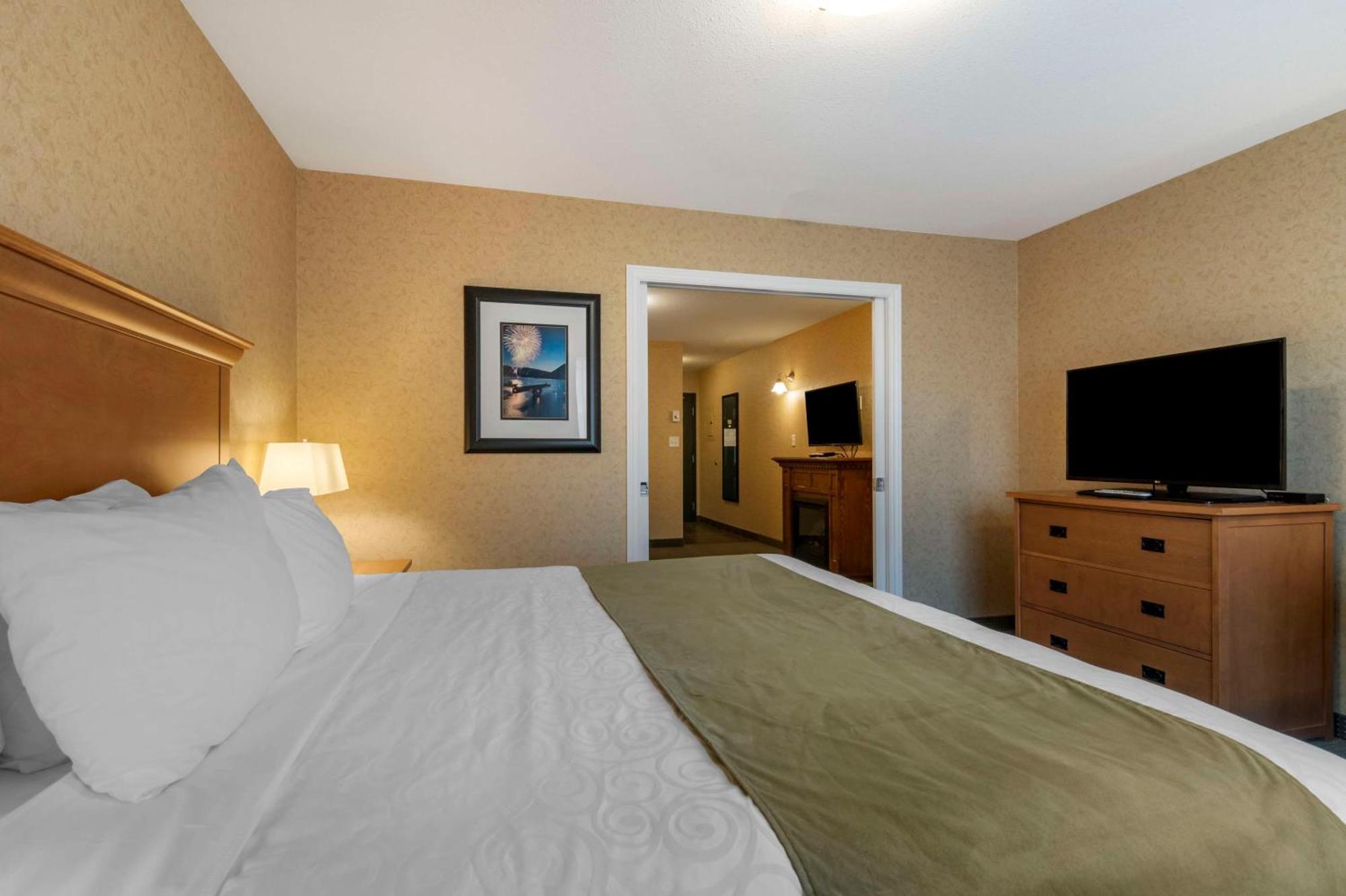 Best Western Sicamous Inn Экстерьер фото